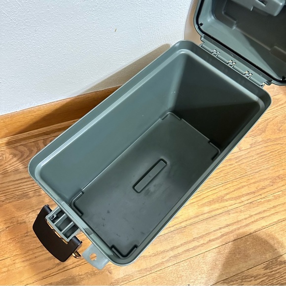 Cabela’s Storage Box Green - Picture 8 of 10